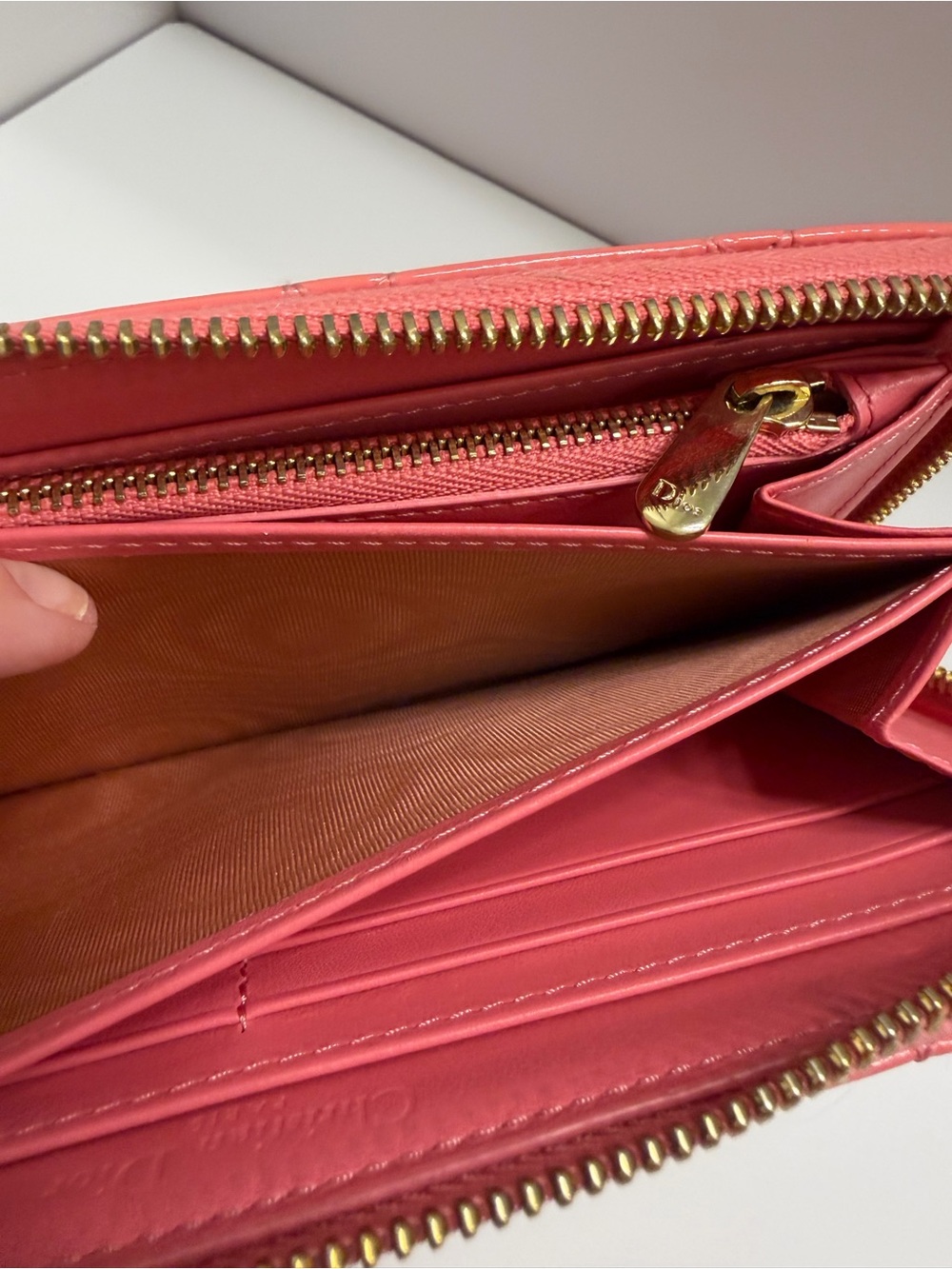 Christian Dior Lady Dior Zip Around Wallet in pink patent leather - Picture 8 of 14